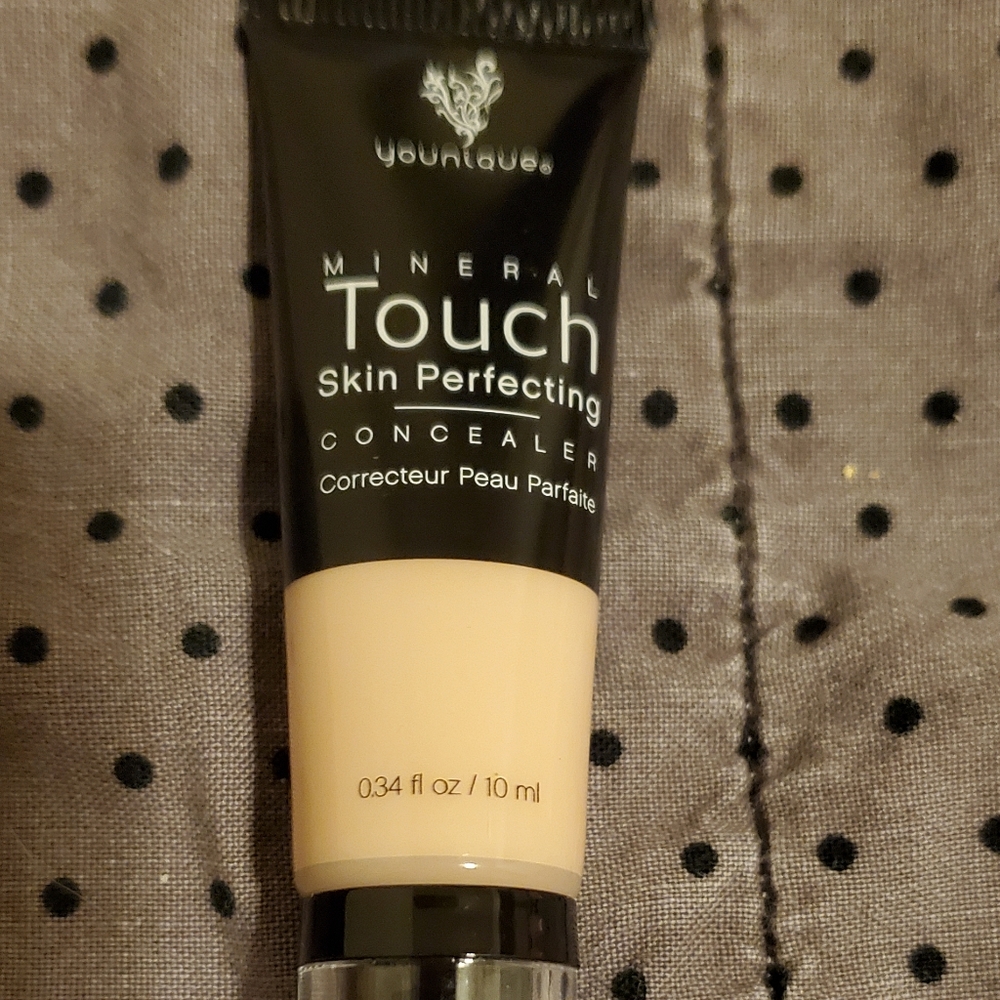 Younique Skin Perfecting Concealer